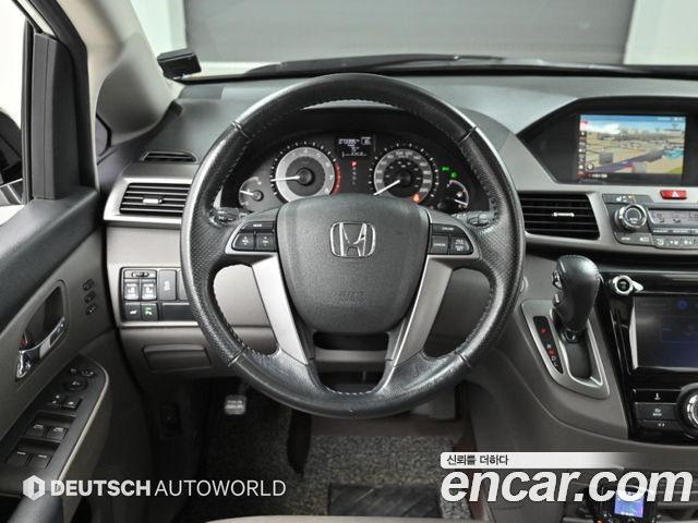 Honda Odyssey 3.5 4th 2015 — фото 17