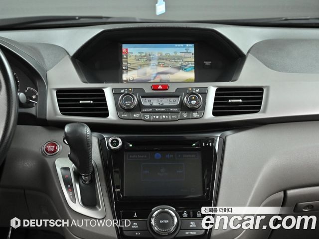 Honda Odyssey 3.5 4th 2015 — фото 18