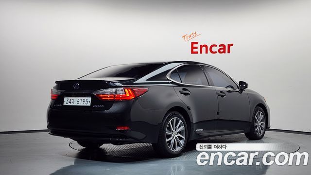 Lexus ES300h Supreme XV60 2017 — фото 2