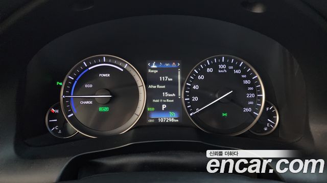 Lexus ES300h Supreme XV60 2017 — фото 8
