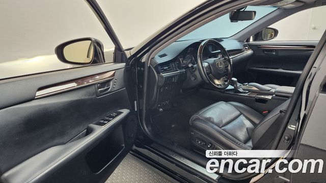 Lexus ES300h Supreme XV60 2017 — фото 10