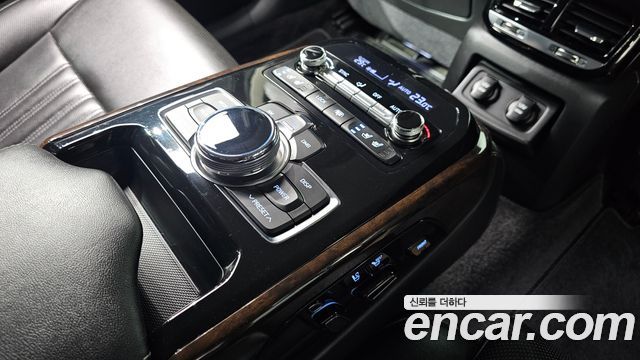 Genesis EQ900 3.8 GDI AWD Premium Luxury 2018 — фото 16
