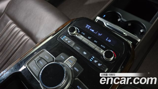 Genesis EQ900 5.0 GDI AWD Limousine Prestige 2016 — фото 16