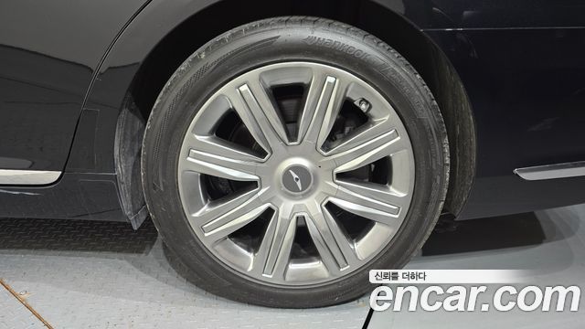 Genesis EQ900 5.0 GDI AWD Limousine Prestige 2016 — фото 21