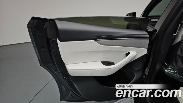 Tesla Model Y L Long Range AWD 2026 — фото 25