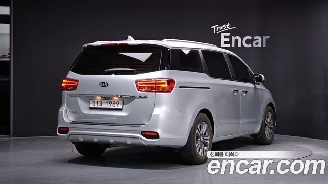 Kia Carnival 9-Seater Luxury 2019 — фото 2