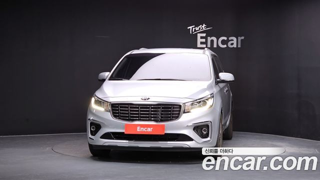 Kia Carnival 9-Seater Luxury 2019 — фото 3