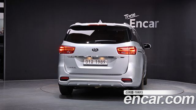 Kia Carnival 9-Seater Luxury 2019 — фото 4