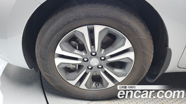 Kia Carnival 9-Seater Luxury 2019 — фото 5