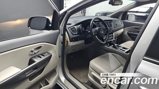 Kia Carnival 9-Seater Luxury 2019 — фото 10