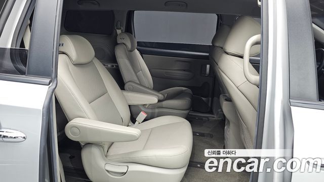 Kia Carnival 9-Seater Luxury 2019 — фото 11