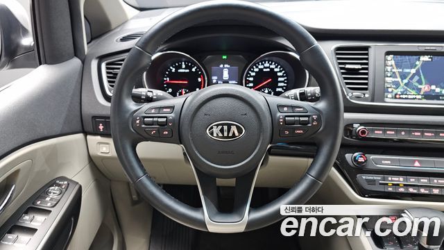 Kia Carnival 9-Seater Luxury 2019 — фото 12