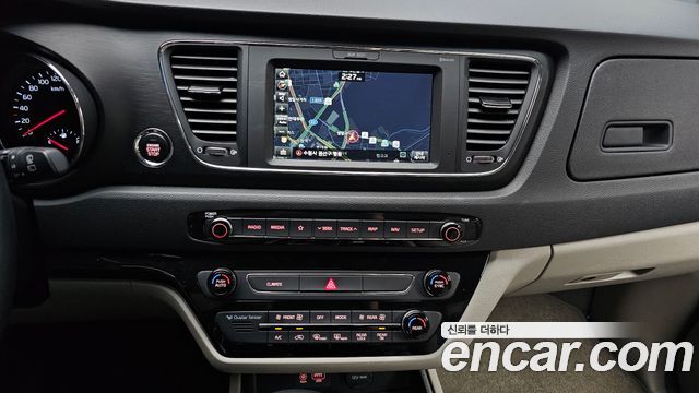 Kia Carnival 9-Seater Luxury 2019 — фото 13