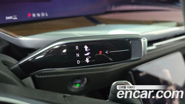 Cadillac Escalade (V) 6.2 ESV ESV Sports Platinum 2025 — фото 9