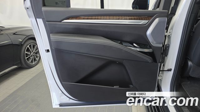 Cadillac Escalade (V) 6.2 ESV ESV Sports Platinum 2025 — фото 25