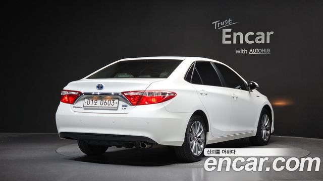 Toyota Camry Hybrid LE 2016 — фото 2