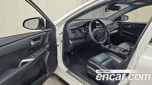 Toyota Camry Hybrid LE 2016 — фото 10