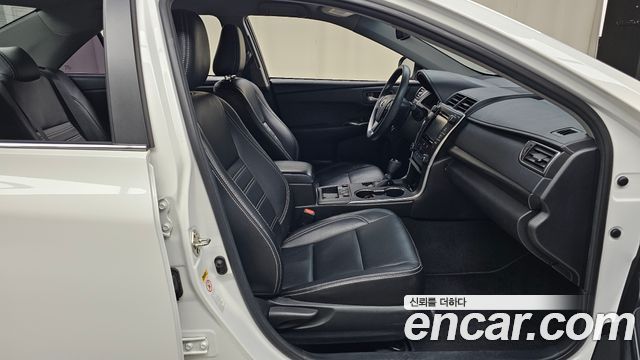 Toyota Camry Hybrid LE 2016 — фото 11