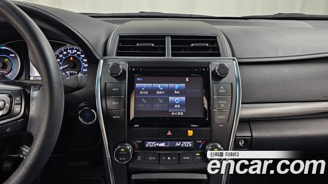Toyota Camry Hybrid LE 2016 — фото 14