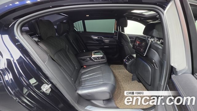 BMW 7 Series (G11) 730Ld xDrive M Sport 2017 — фото 17