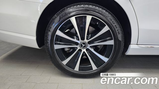 Mercedes-Benz E-Class (W213) E300e 4MATIC Exclusive 2021 — фото 5
