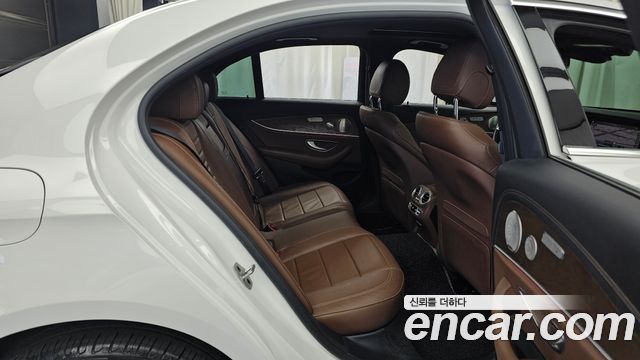 Mercedes-Benz E-Class (W213) E300e 4MATIC Exclusive 2021 — фото 11
