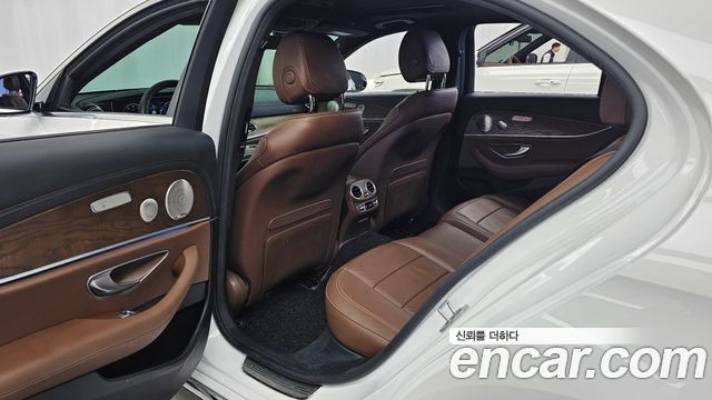 Mercedes-Benz E-Class (W213) E300e 4MATIC Exclusive 2021 — фото 12