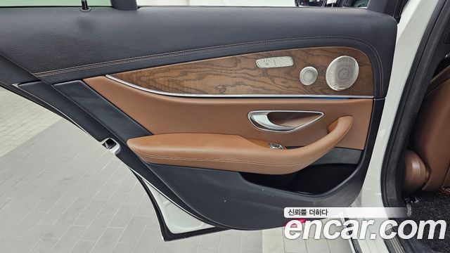 Mercedes-Benz E-Class (W213) E300e 4MATIC Exclusive 2021 — фото 25