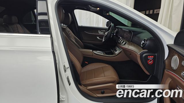 Mercedes-Benz E-Class (W213) E300e 4MATIC Exclusive 2021 — фото 26