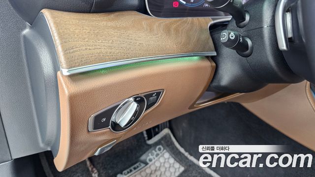 Mercedes-Benz E-Class (W213) E300e 4MATIC Exclusive 2021 — фото 27
