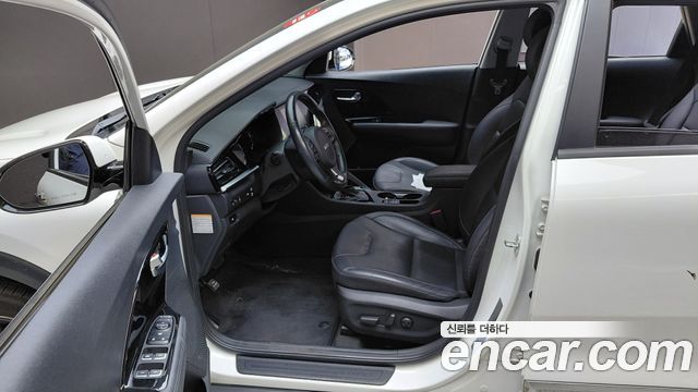Kia Niro 1.6 HEV Prestige 2022 — фото 10