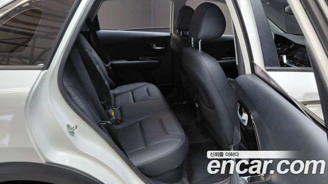 Kia Niro 1.6 HEV Prestige 2022 — фото 11