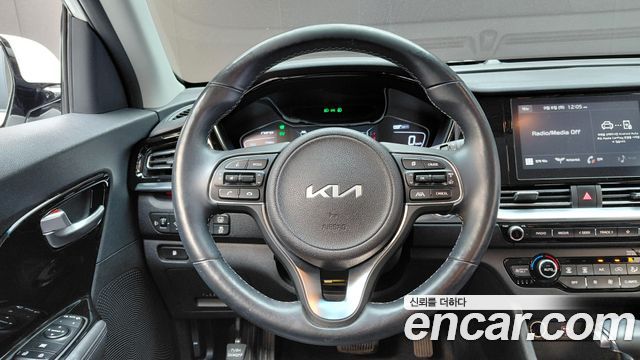 Kia Niro 1.6 HEV Prestige 2022 — фото 15