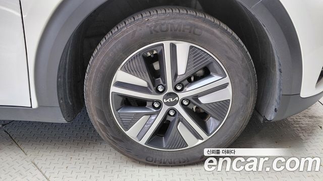 Kia Niro 1.6 HEV Prestige 2022 — фото 21
