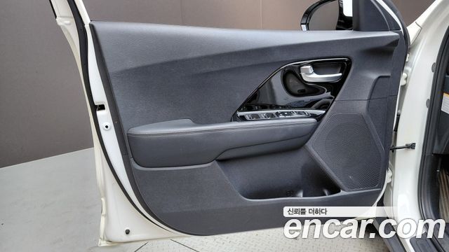 Kia Niro 1.6 HEV Prestige 2022 — фото 24