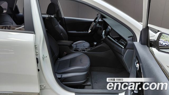 Kia Niro 1.6 HEV Prestige 2022 — фото 26