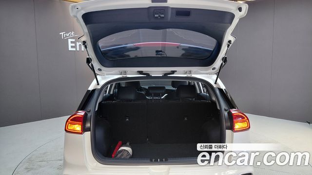 Kia Niro 1.6 HEV Prestige 2022 — фото 27