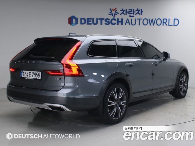 Volvo V90 Cross Country T5 Pro AWD 2020 — фото 2