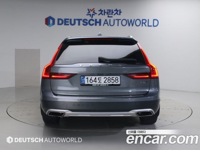 Volvo V90 Cross Country T5 Pro AWD 2020 — фото 4