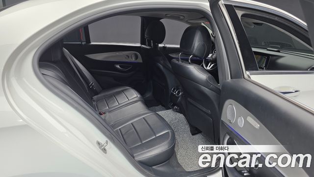 Mercedes-Benz E-Class (W213) E300 AMG Line 2019 — фото 12