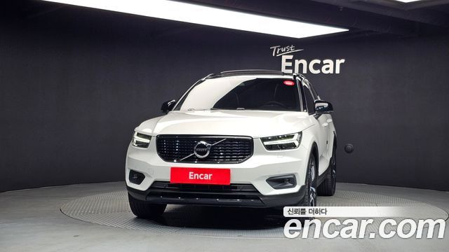 Volvo XC40 B4 R-Design 2021 — фото 3
