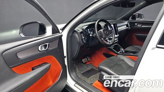 Volvo XC40 B4 R-Design 2021 — фото 10
