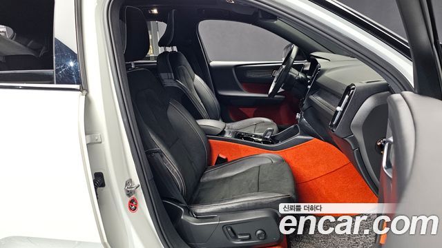Volvo XC40 B4 R-Design 2021 — фото 16