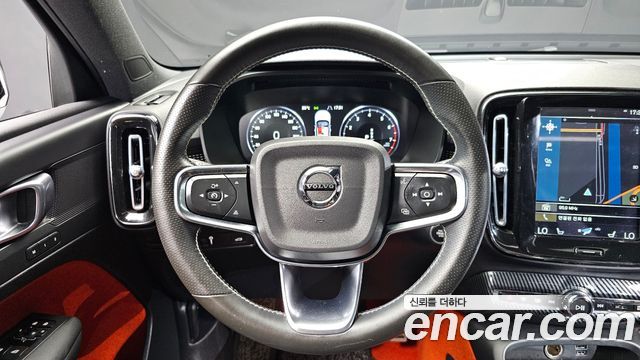 Volvo XC40 B4 R-Design 2021 — фото 17