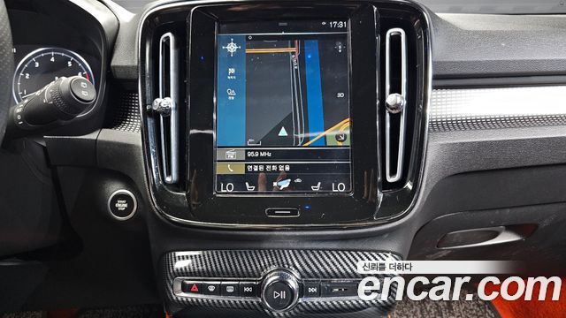 Volvo XC40 B4 R-Design 2021 — фото 18