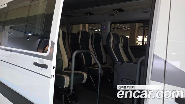 Hyundai Solati 15-seater Luxury 2023 — фото 12
