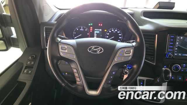 Hyundai Solati 15-seater Luxury 2023 — фото 13