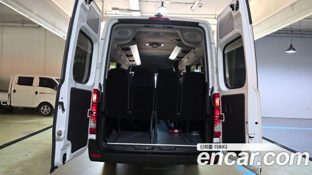 Hyundai Solati 15-seater Luxury 2023 — фото 20