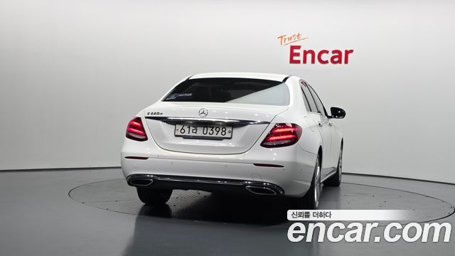 Mercedes-Benz E-Class (W213) E220d Avantgarde 2017 — фото 4