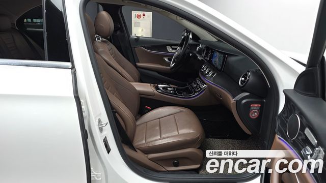 Mercedes-Benz E-Class (W213) E220d Avantgarde 2017 — фото 11